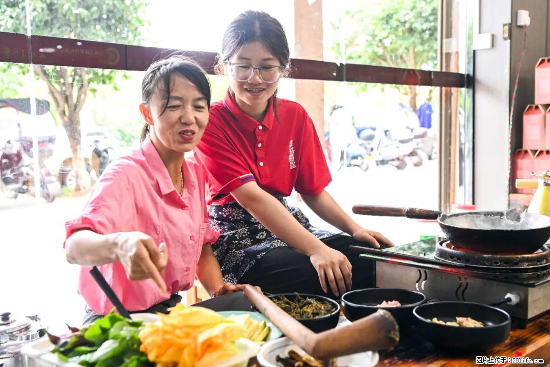 全网追的“扁担女孩”,找了一份暑假工,时薪12元 - 云浮生活资讯 - 云浮28生活网 yf.28life.com